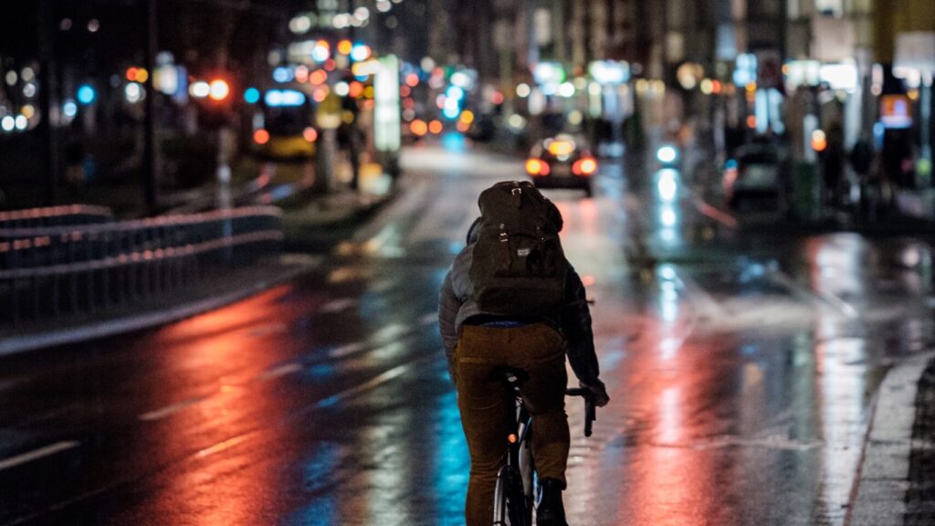 Investitionen in ÖPNV und in Fahrradstraßen sorgen für eine gelungene Verkehrswende.